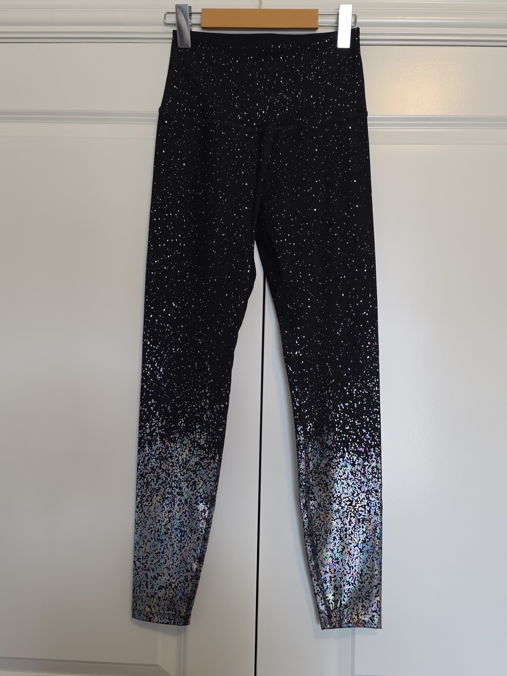 BEYOND YOGA BLACK HOLOGRAPHIC GALAXY PRINT HIGH WAIST LEGGINGS SIZE M MADE IN US